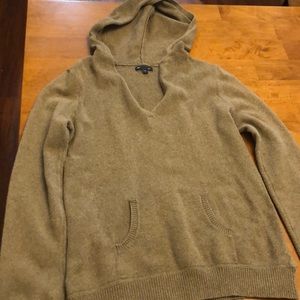 Women’s Gap V Neck Hoodie Sweater (size L)